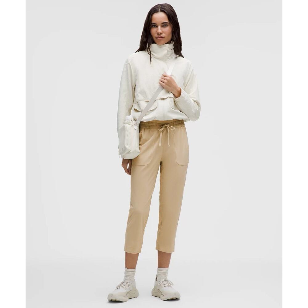 Lululemon Pull On MR Tapered Leg Crop Pant 23" Trench Beige Travel NEW Womens 2